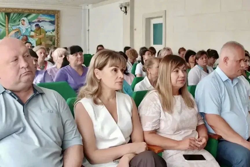 Иван Санаев: В Антрацитовской центральной городской многопрофильной больнице встретился с коллективом и обсудил один из важных для нашей системы здравоохранения вопросов — поддержку молодых специалистов Иван Санаев: В Антрацитовской центральной городской многопрофильной больнице встретился с коллективом и обсудил один из важных для нашей системы здравоохранения вопросов — поддержку молодых специалистов