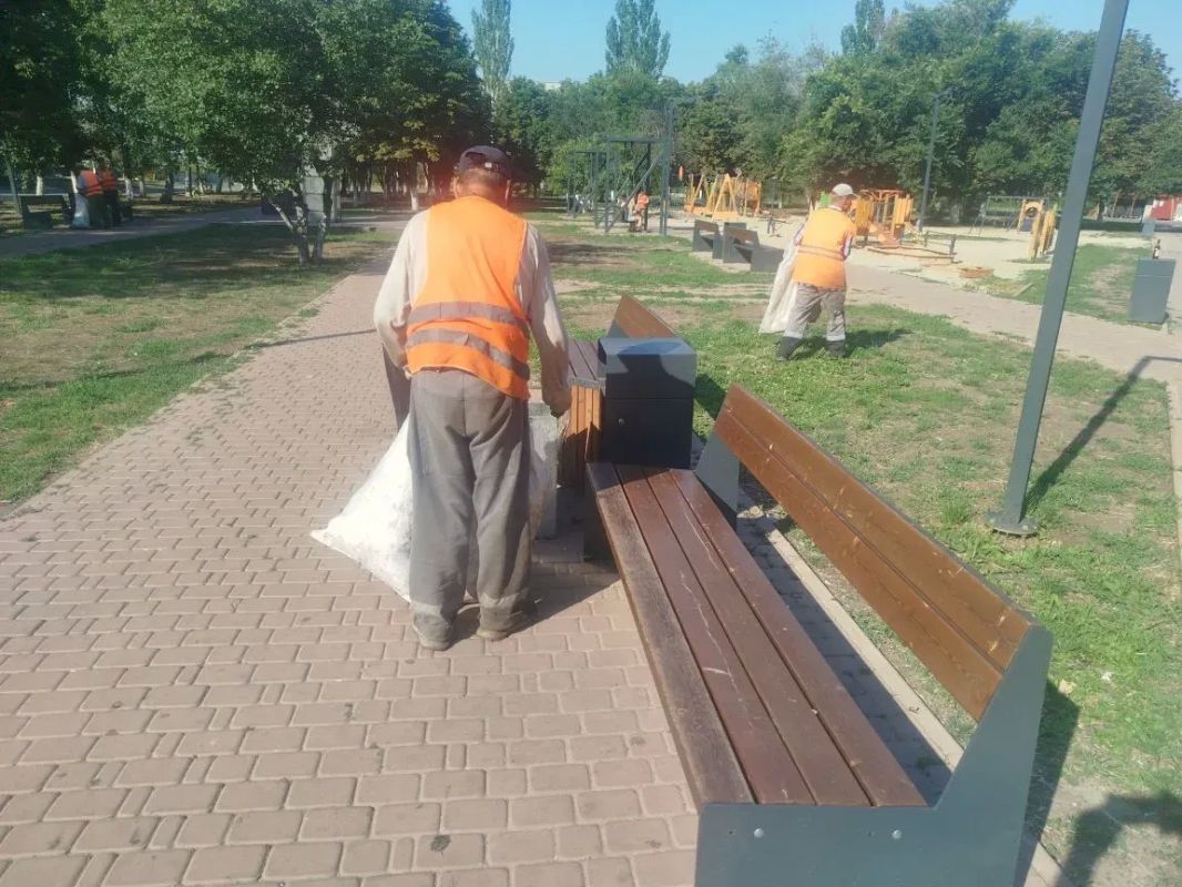 Благоустройство общественных территорий продолжается Благоустройство общественных территорий продолжается