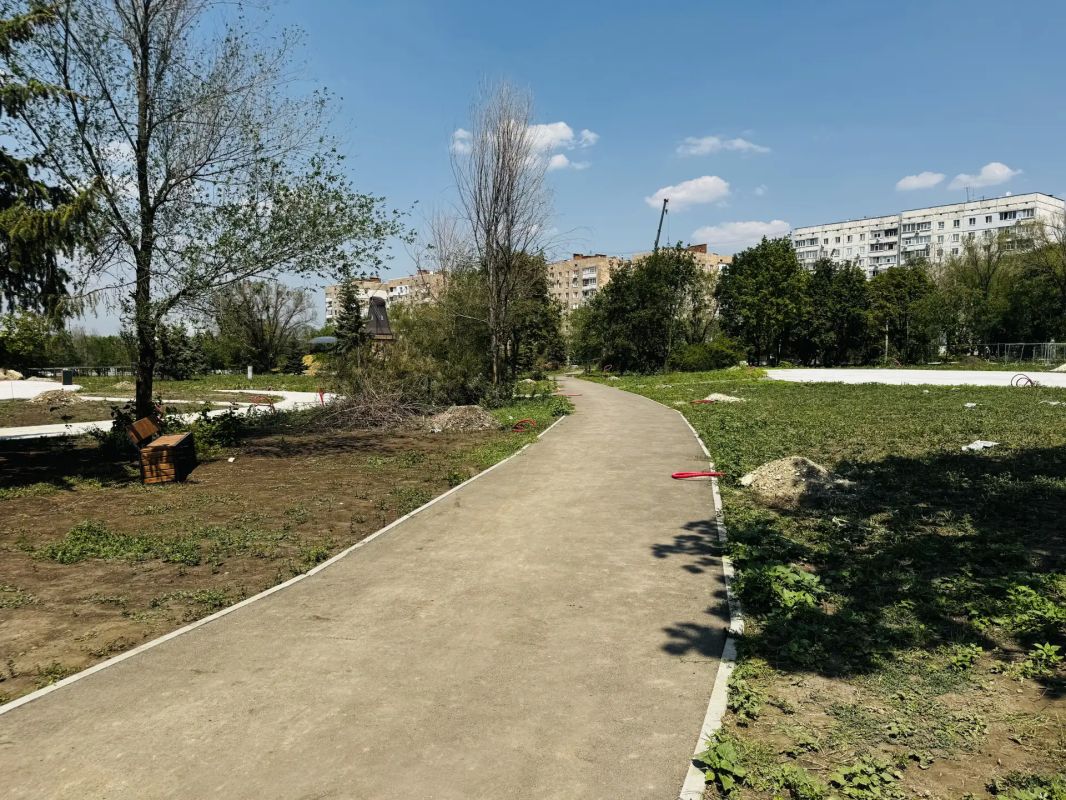 В Луганске по народной программе обновляют парк «Дружба» В Луганске по народной программе обновляют парк «Дружба»