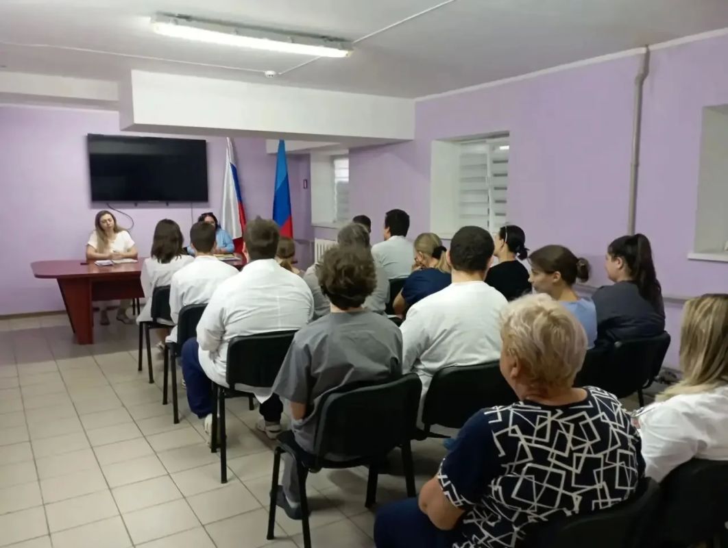 Встреча с представителями Центра соцзащиты населения прошла в ГБУЗ "ЛГМБ № 7" ЛНР