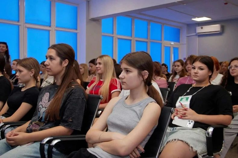 Юные свердловчане вернулись с Университетской смены из Самары Юные свердловчане вернулись с Университетской смены из Самары
