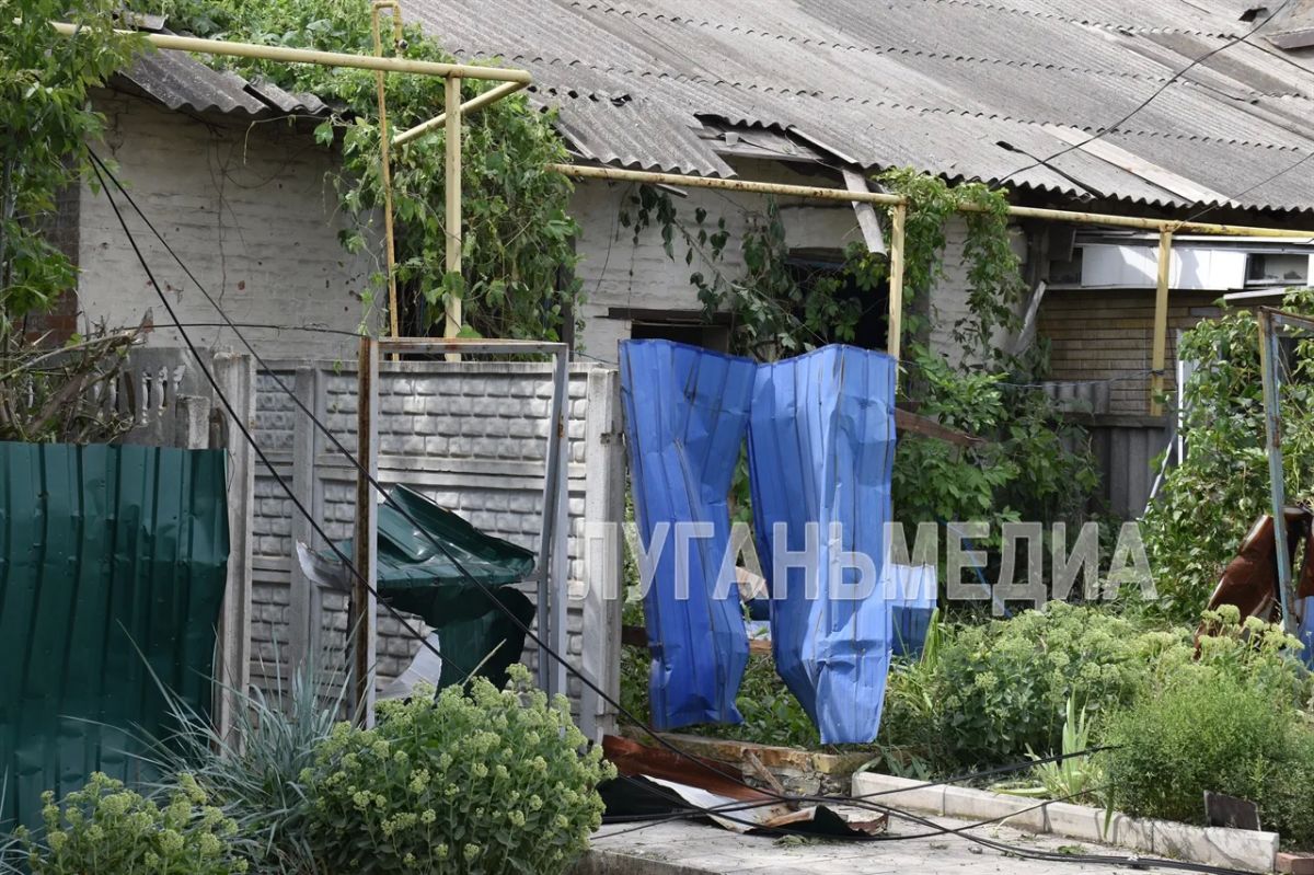 Сегодня ночью вражеский беспилотник атаковал Красный Луч – пострадали две женщины и дома мирных граждан Сегодня ночью вражеский беспилотник атаковал Красный Луч – пострадали две женщины и дома мирных граждан