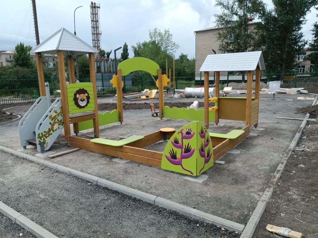 «Улица Чехова: шаг за шагом к комфортной среде» В городском округе город Ровеньки продолжается благоустройство общественной территории по улице Чехова (район школы). Работы ведутся в рамках федерального проекта... «Улица Чехова: шаг за шагом к комфортной среде» В городском округе город Ровеньки продолжается благоустройство общественной территории по улице Чехова (район школы). Работы ведутся в рамках федерального проекта...