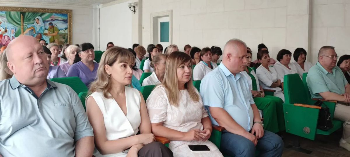 В ходе рабочей поездки в Антрацит депутат Народного Совета ЛНР Иван Владимирович Санаев, возглавляющий комитет по вопросам здравоохранения, образования, науки, культуры, труда и социальной политики, семьи, молодёжи, спорта и... В ходе рабочей поездки в Антрацит депутат Народного Совета ЛНР Иван Владимирович Санаев, возглавляющий комитет по вопросам здравоохранения, образования, науки, культуры, труда и социальной политики, семьи, молодёжи, спорта и...