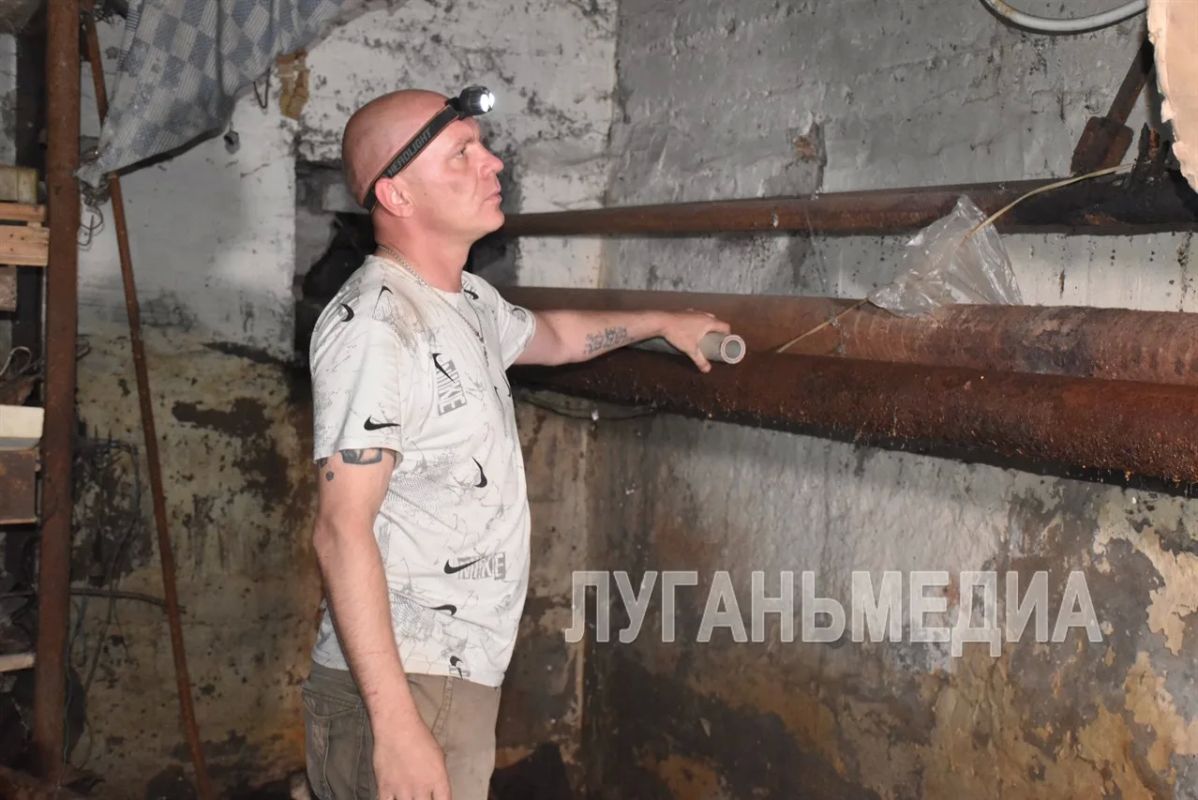 Специалисты филиала ЕУК обновляют систему водоснабжения многоквартирного дома в Кировске