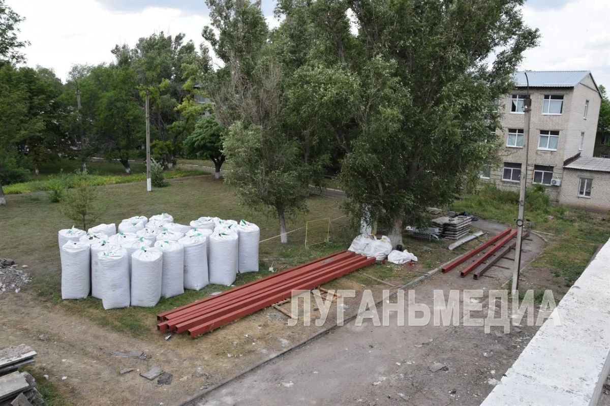 Продолжаются ремонтные работы в Славяносербской районной больнице Продолжаются ремонтные работы в Славяносербской районной больнице