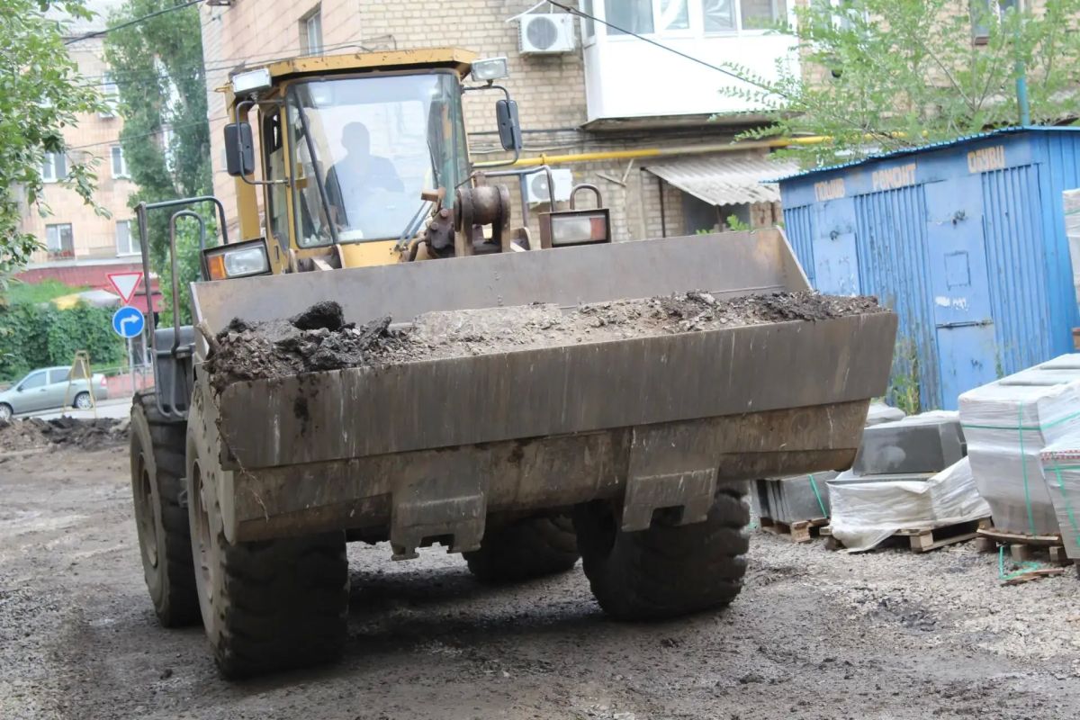 В Краснодоне продолжается благоустройство придомовой территории по адресам: улица Красных шахтеров, дом 1; улица П. Котова, дома 1А, 2А и 3А В Краснодоне продолжается благоустройство придомовой территории по адресам: улица Красных шахтеров, дом 1; улица П. Котова, дома 1А, 2А и 3А
