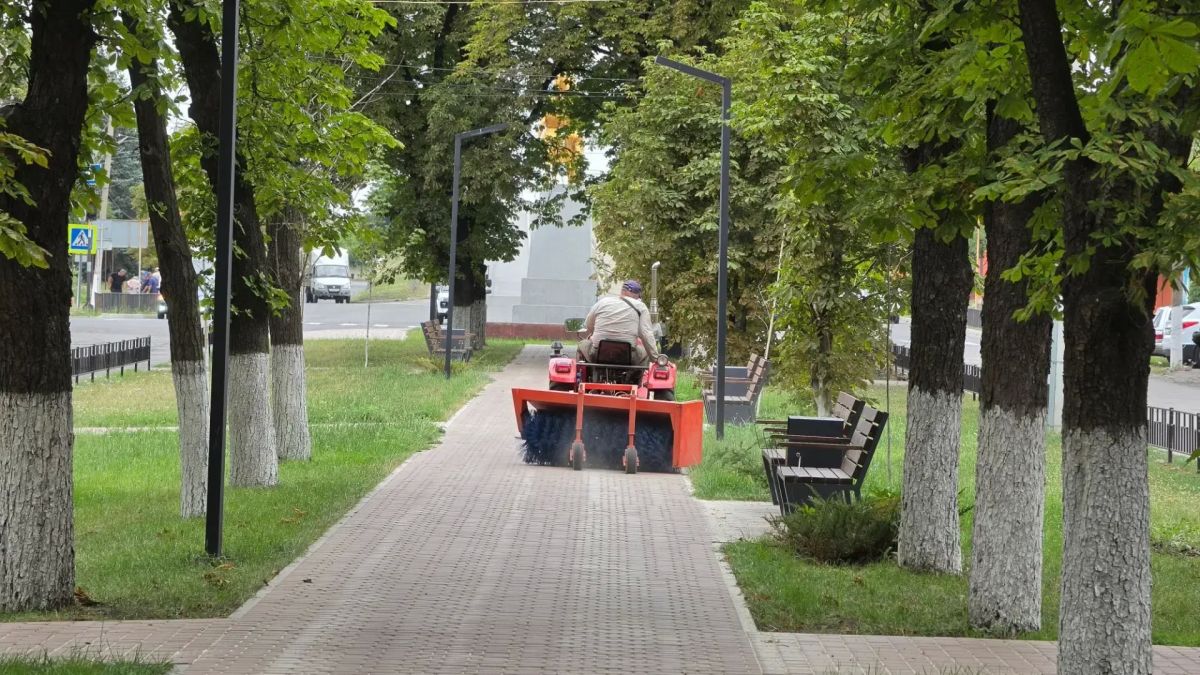В Ровеньках продолжаются масштабные работы по благоустройству территорий В Ровеньках продолжаются масштабные работы по благоустройству территорий
