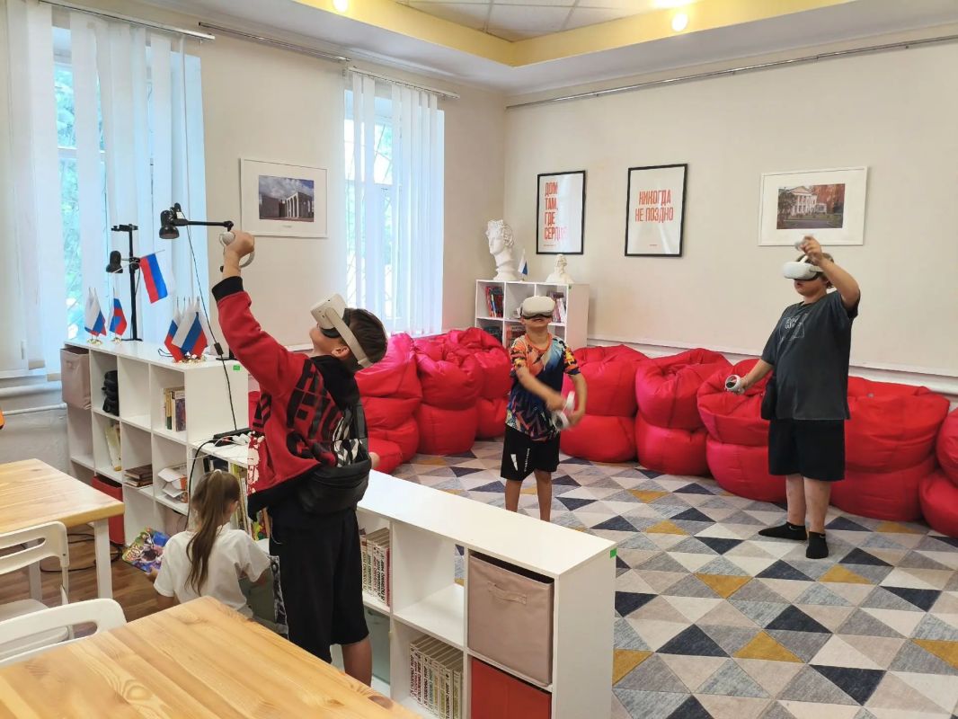 Шахматный турнир. В стенах Музея истории города Ровеньки, в Детском центре творческих и образовательных занятий, прошёл любительский шахматный турнир от театрального коллектива «Чародеи» Дворца культуры имени Горького! Юные... Шахматный турнир. В стенах Музея истории города Ровеньки, в Детском центре творческих и образовательных занятий, прошёл любительский шахматный турнир от театрального коллектива «Чародеи» Дворца культуры имени Горького! Юные...
