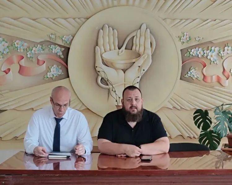В ходе рабочей поездки в Антрацит депутат Народного Совета ЛНР Иван Владимирович Санаев, возглавляющий комитет по вопросам здравоохранения, образования, науки, культуры, труда и социальной политики, семьи, молодёжи, спорта и... В ходе рабочей поездки в Антрацит депутат Народного Совета ЛНР Иван Владимирович Санаев, возглавляющий комитет по вопросам здравоохранения, образования, науки, культуры, труда и социальной политики, семьи, молодёжи, спорта и...