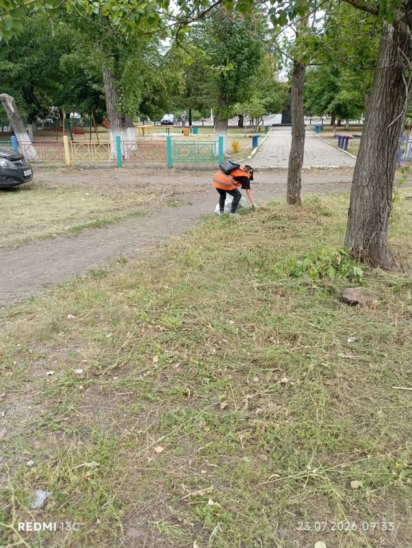 В Ровеньках продолжаются масштабные работы по благоустройству территорий В Ровеньках продолжаются масштабные работы по благоустройству территорий