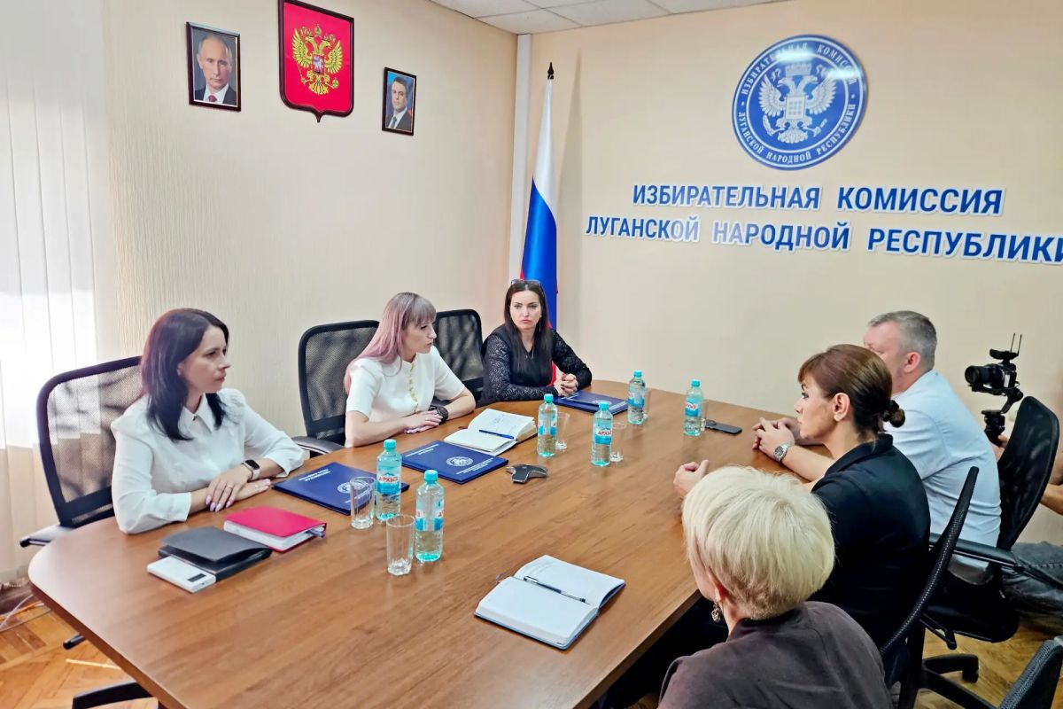 Состоялась рабочая встреча Уполномоченного по правам человека в ЛНР и председателя Избиркома ЛНР по вопросам обеспечения избирательных прав граждан Состоялась рабочая встреча Уполномоченного по правам человека в ЛНР и председателя Избиркома ЛНР по вопросам обеспечения избирательных прав граждан