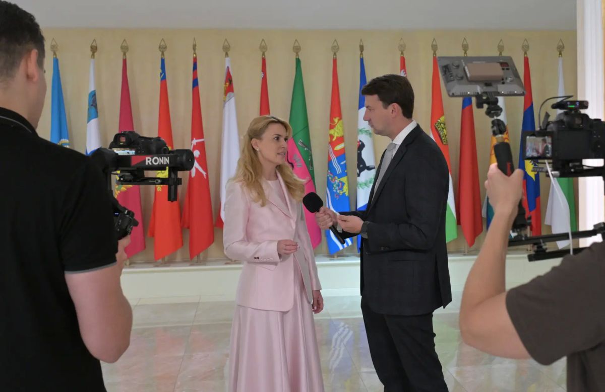 Дарья Лантратова: «Парламентарии открыли свой фронт сопротивления, борьбы за Россию, ее безопасность и ее будущее» Дарья Лантратова: «Парламентарии открыли свой фронт сопротивления, борьбы за Россию, ее безопасность и ее будущее»