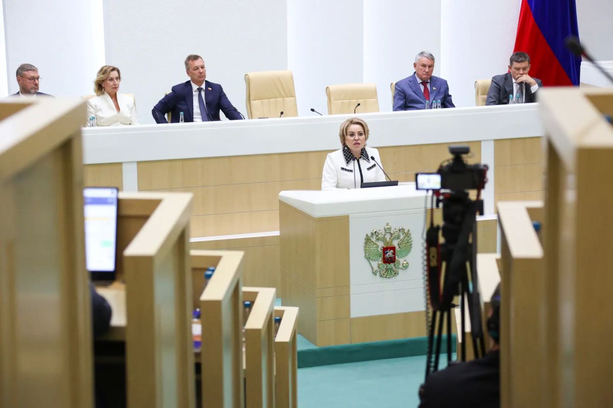 Дарья Лантратова: «Парламентарии открыли свой фронт сопротивления, борьбы за Россию, ее безопасность и ее будущее» Дарья Лантратова: «Парламентарии открыли свой фронт сопротивления, борьбы за Россию, ее безопасность и ее будущее»