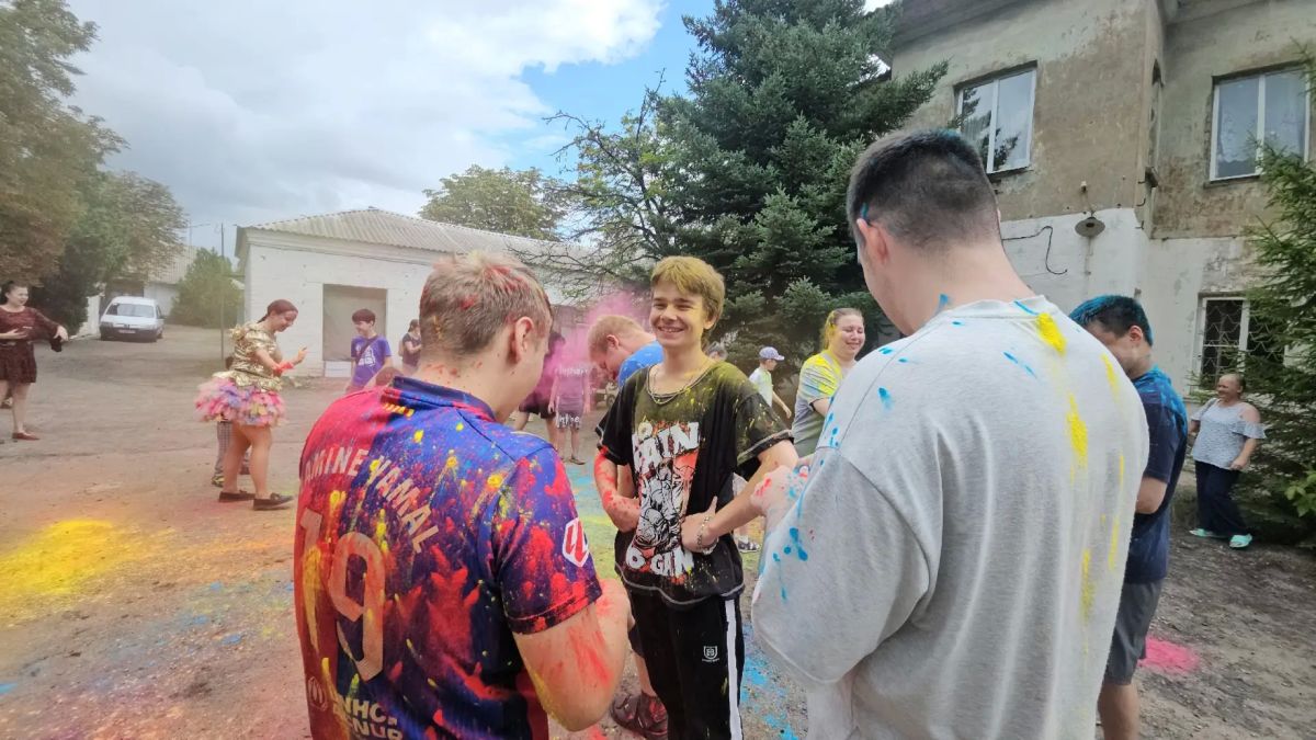 Фестиваль красок в проекте «Больше, чем няня»! При поддержке Фонда президентских грантов Фестиваль красок в проекте «Больше, чем няня»! При поддержке Фонда президентских грантов