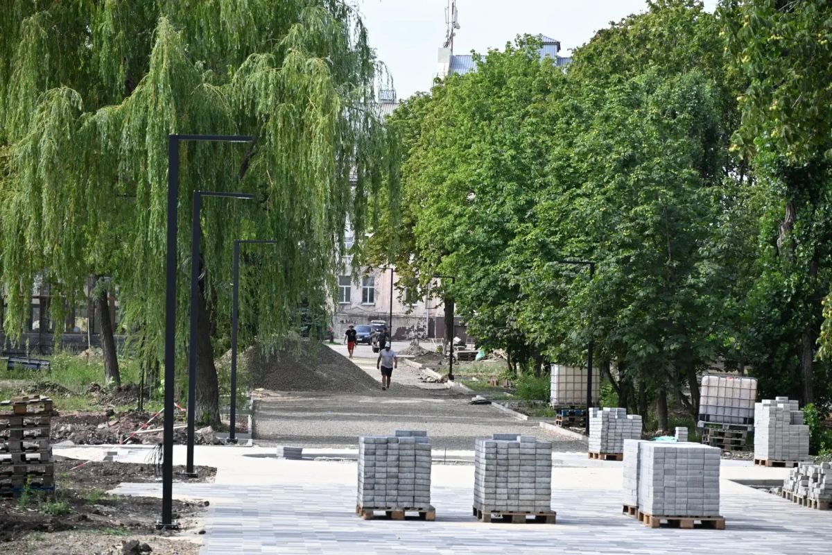 «Городская среда»: В Брянке полным ходом преображается городской парк «Городская среда»: В Брянке полным ходом преображается городской парк