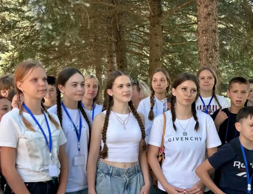 Для школьников из ЛНР провели экскурсии по Кисловодску Для школьников из ЛНР провели экскурсии по Кисловодску
