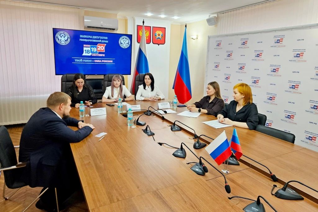 Кандидат от Единой России Денис Колесников подал документы на регистрацию по Луганскому округу Кандидат от Единой России Денис Колесников подал документы на регистрацию по Луганскому округу