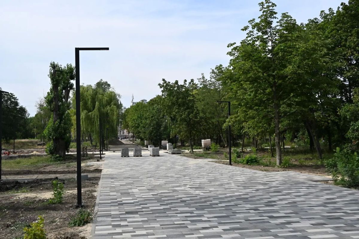 «Городская среда»: В Брянке полным ходом преображается городской парк «Городская среда»: В Брянке полным ходом преображается городской парк