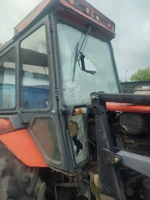 В ЛНР ВСУ атаковали гражданскую спецтехнику, обошлось без пострадавших, сообщил глава республики Пасечник В ЛНР ВСУ атаковали гражданскую спецтехнику, обошлось без пострадавших, сообщил глава республики Пасечник
