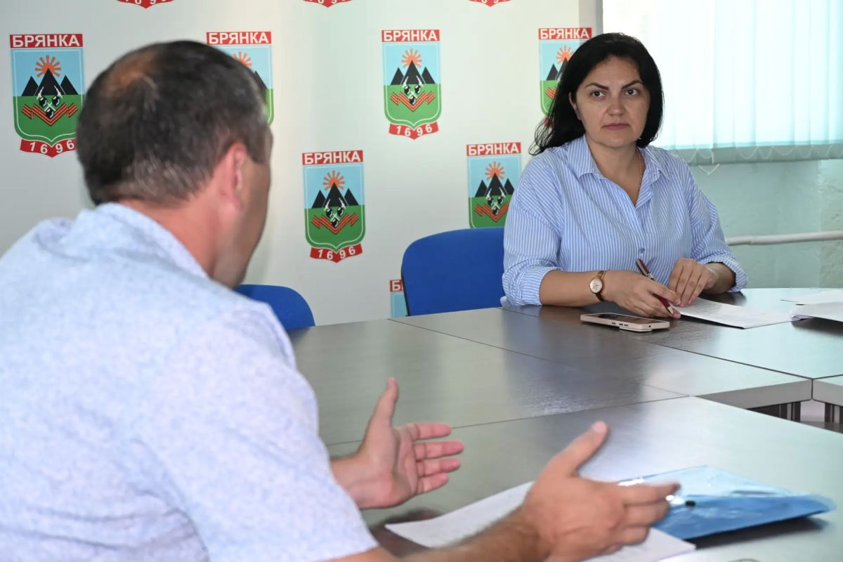 В Брянке продолжаются рейды по выявлению нелегальной занятости В Брянке продолжаются рейды по выявлению нелегальной занятости