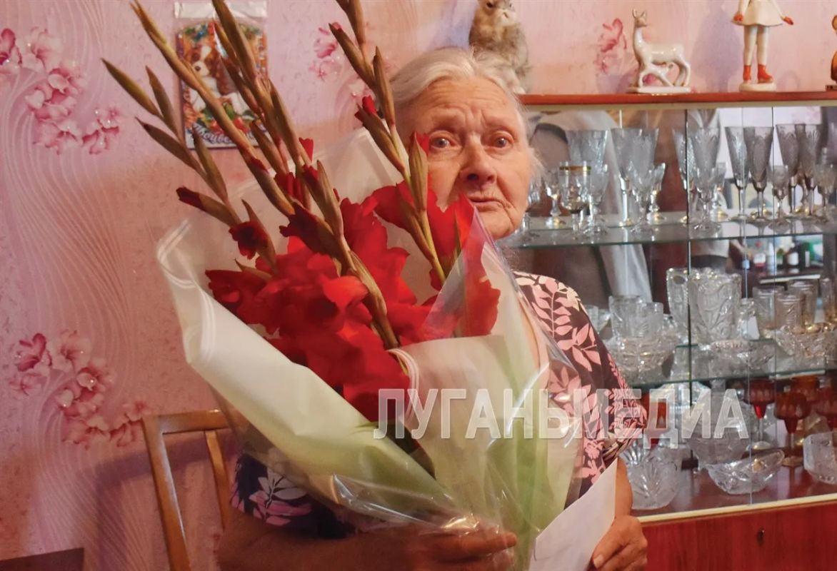В Брянке чествовали долгожительницу Лидию Первую, которой исполнилось 94 года