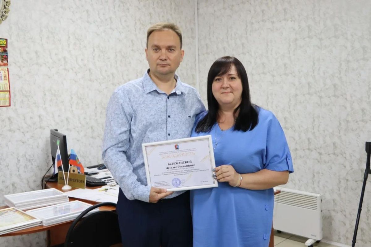 В преддверии Дня работника торговли представители городской власти поздравили стахановских предпринимателей В преддверии Дня работника торговли представители городской власти поздравили стахановских предпринимателей