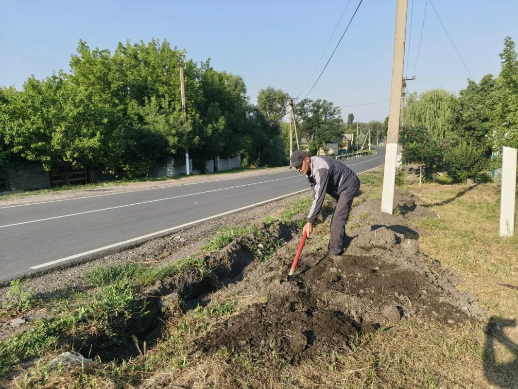 В период с 20 по 24 июля в Городище прошли очередные субботники, в которых приняли участие сотрудники отдела по обеспечению жизнедеятельности пгт Городище, с. Малоивановка, Городищенской средней школы № 23 и Городищенского... В период с 20 по 24 июля в Городище прошли очередные субботники, в которых приняли участие сотрудники отдела по обеспечению жизнедеятельности пгт Городище, с. Малоивановка, Городищенской средней школы № 23 и Городищенского...