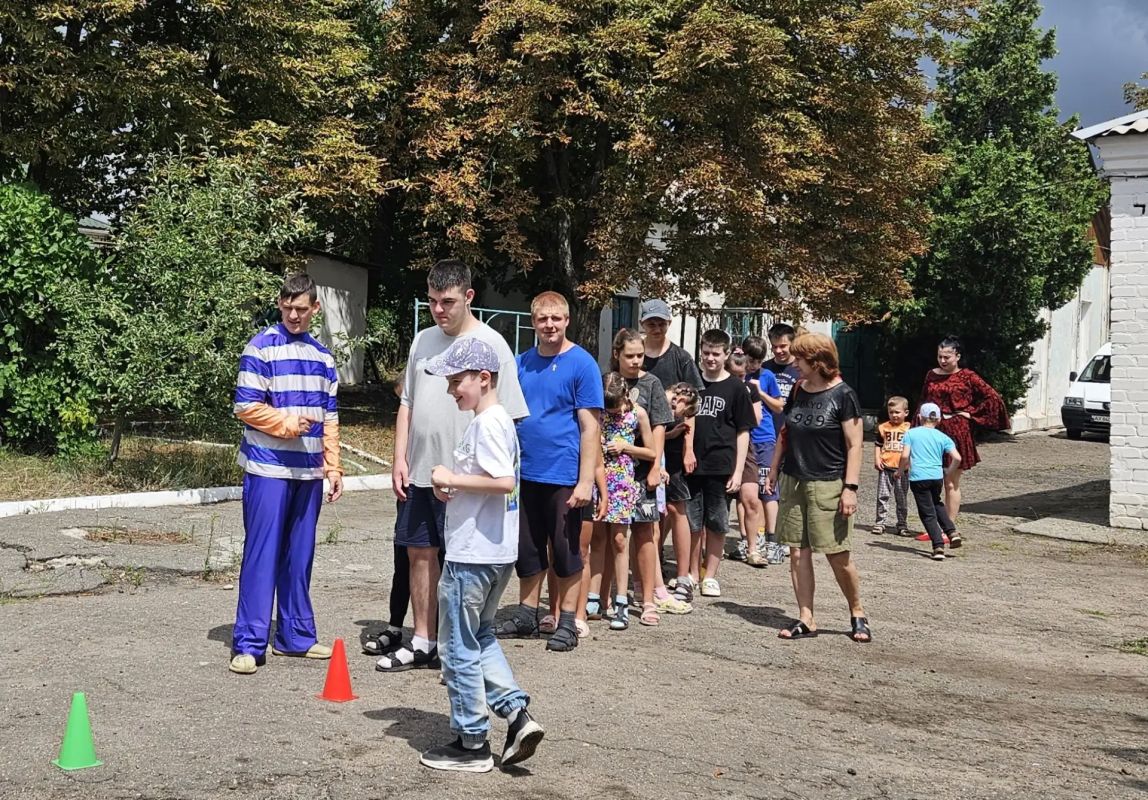 Фестиваль красок в проекте «Больше, чем няня»! При поддержке Фонда президентских грантов Фестиваль красок в проекте «Больше, чем няня»! При поддержке Фонда президентских грантов