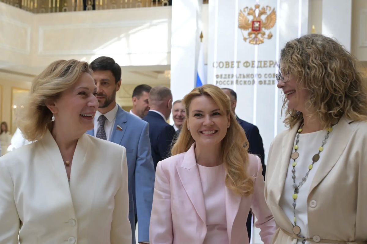 Дарья Лантратова: «Парламентарии открыли свой фронт сопротивления, борьбы за Россию, ее безопасность и ее будущее» Дарья Лантратова: «Парламентарии открыли свой фронт сопротивления, борьбы за Россию, ее безопасность и ее будущее»