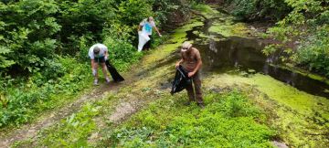 В рамках акции "Вода России" в пгт Михайловка на берегу реки Белая прошел субботник