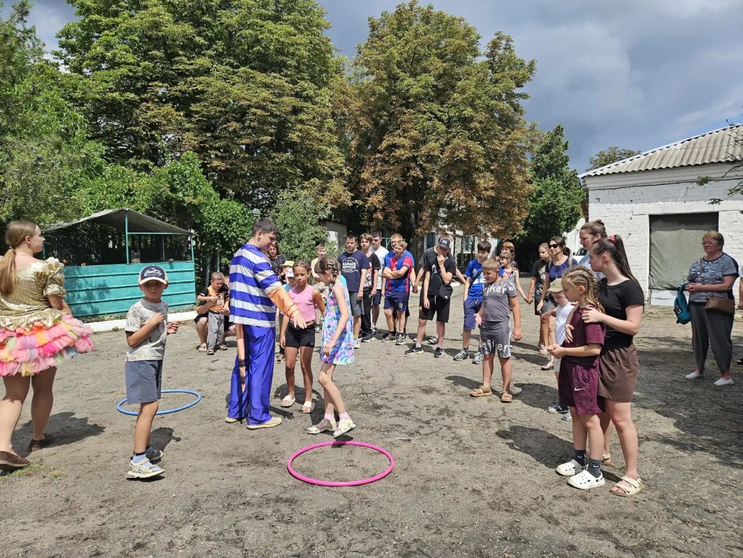 Фестиваль красок в проекте «Больше, чем няня»! При поддержке Фонда президентских грантов Фестиваль красок в проекте «Больше, чем няня»! При поддержке Фонда президентских грантов
