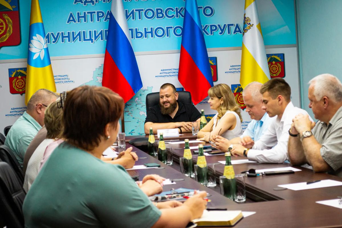 Константин Бутримов: Рабочая поездка в Антрацит: о чём говорили с теми, кому строить будущее республики Константин Бутримов: Рабочая поездка в Антрацит: о чём говорили с теми, кому строить будущее республики
