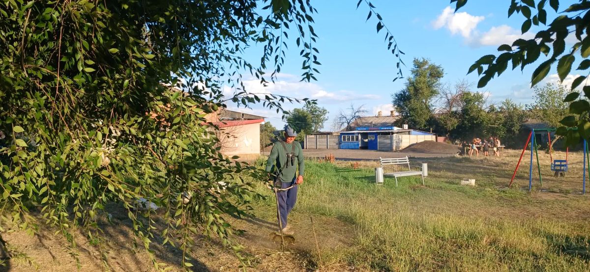 В поселке Изварино провели субботник В поселке Изварино провели субботник