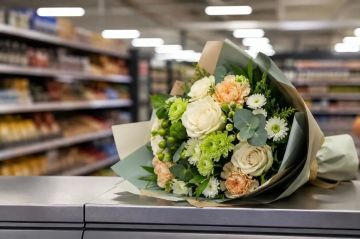 В преддверии профессионального праздника в Луганске состоялось награждение представителей торговых сетей, осуществляющих деятельность на территории Луганской Народной Республики