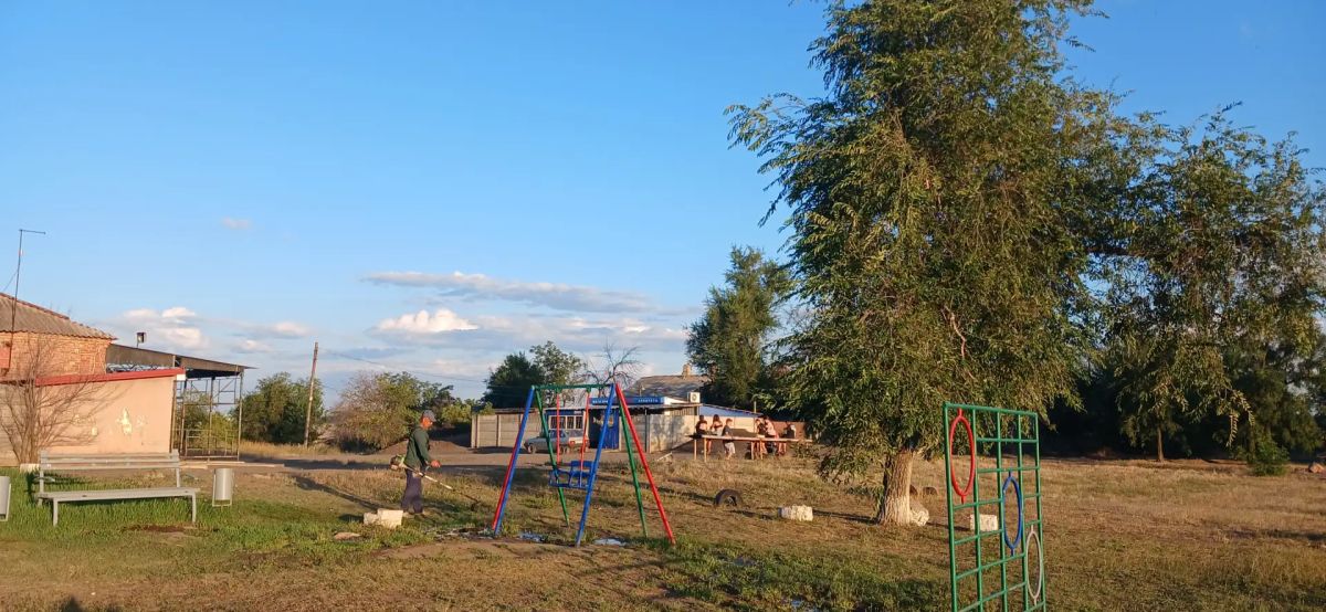В поселке Изварино провели субботник В поселке Изварино провели субботник