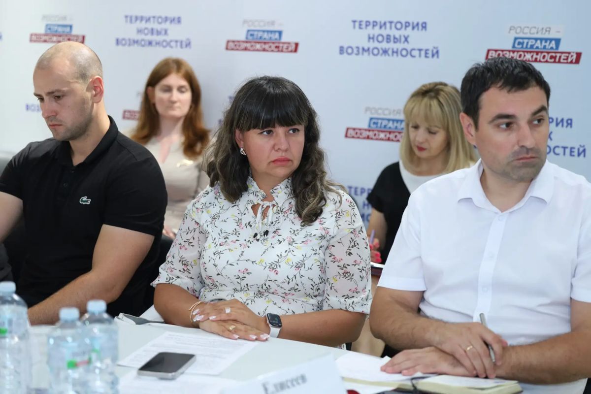 Константин Бутримов: Депутаты обсудили с представителями региональных министерств возможность предоставления дополнительных выплат работникам ЖКХ на прифронтовых территориях Константин Бутримов: Депутаты обсудили с представителями региональных министерств возможность предоставления дополнительных выплат работникам ЖКХ на прифронтовых территориях