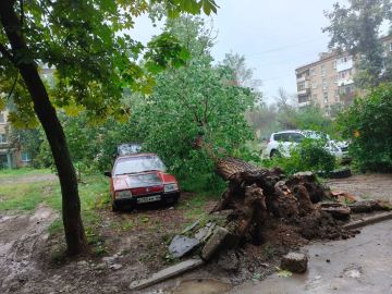 От подписчиков. А вот и последствия непогоды на квартале Шевченко