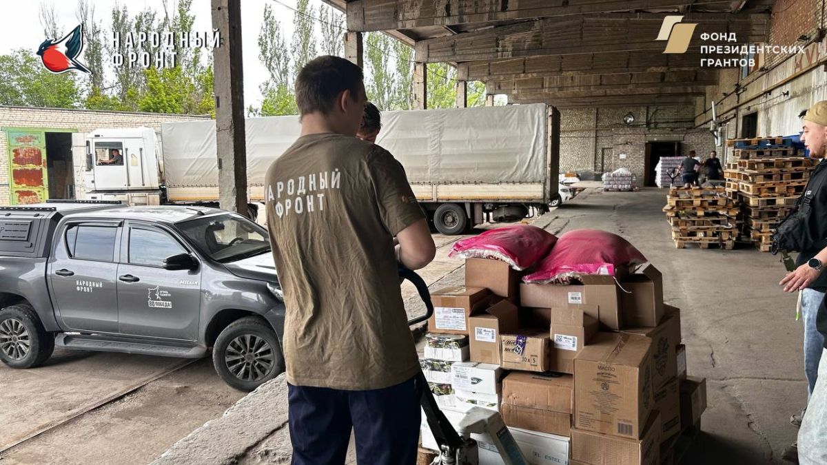 Молодёжка НФ активно трудится на гуманитарном складе Регионального исполкома НФ ЛНР! Мы перебираем продукты и вещи, чтобы обеспечить поддержку тем, кто в ней нуждается Молодёжка НФ активно трудится на гуманитарном складе Регионального исполкома НФ ЛНР! Мы перебираем продукты и вещи, чтобы обеспечить поддержку тем, кто в ней нуждается