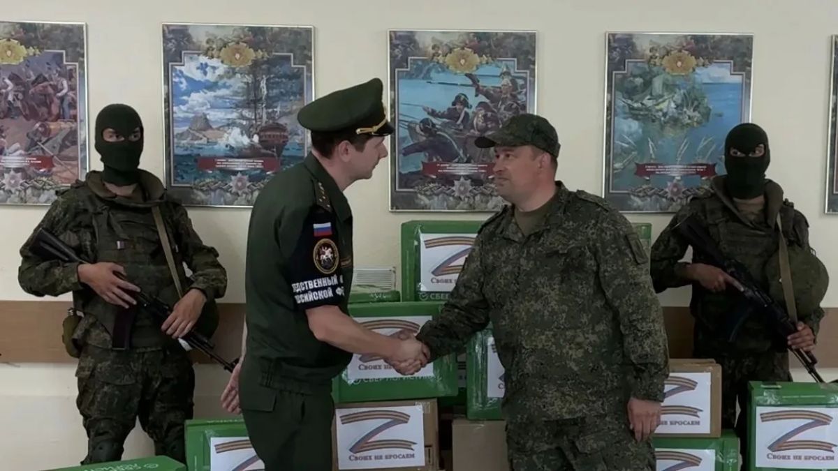 Сотрудники военного следственного отдела СК России по Люберецкому гарнизону передали гуманитарную помощь военнослужащим Сотрудники военного следственного отдела СК России по Люберецкому гарнизону передали гуманитарную помощь военнослужащим