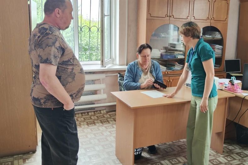 Специалист Филиала № 15 Республиканского центра соцзащиты населения Марина Новацкая провела выездной приём в пгт Ленинский Специалист Филиала № 15 Республиканского центра соцзащиты населения Марина Новацкая провела выездной приём в пгт Ленинский