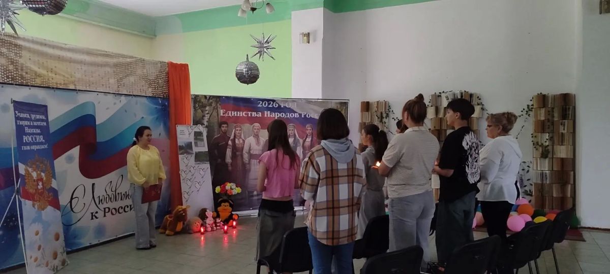 «Белые ангелы Донбасса». В Доме культуры пгт Михайловка состоялся урок мужества «Белые ангелы Донбасса». Мероприятие было приурочено ко Дню памяти детей — жертв войны в Донбассе «Белые ангелы Донбасса». В Доме культуры пгт Михайловка состоялся урок мужества «Белые ангелы Донбасса». Мероприятие было приурочено ко Дню памяти детей — жертв войны в Донбассе