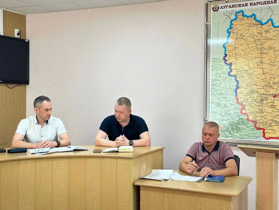 Андрей Рубанцов: Сегодня в Администрации городского округа город Ровеньки состоялось рабочее совещание с представителями Совета депутатов городского округа, посвящённое вопросам развития нашего города как опорного... Андрей Рубанцов: Сегодня в Администрации городского округа город Ровеньки состоялось рабочее совещание с представителями Совета депутатов городского округа, посвящённое вопросам развития нашего города как опорного...