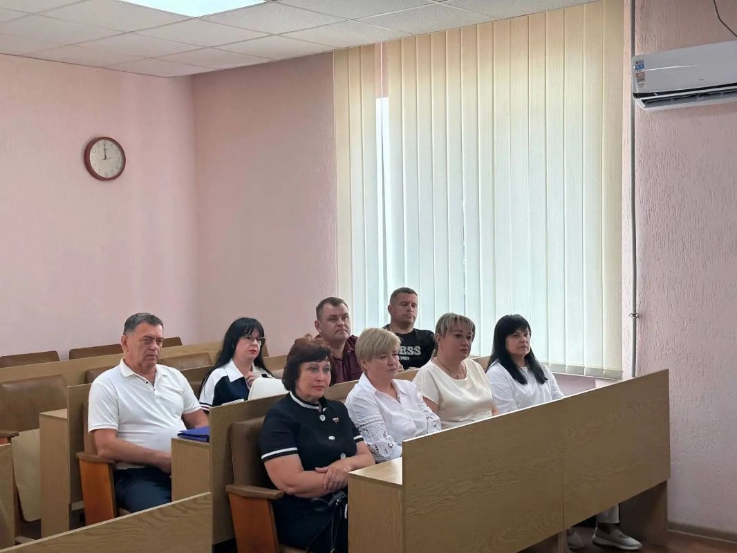 Андрей Рубанцов: Сегодня в Администрации городского округа город Ровеньки состоялось рабочее совещание с представителями Совета депутатов городского округа, посвящённое вопросам развития нашего города как опорного... Андрей Рубанцов: Сегодня в Администрации городского округа город Ровеньки состоялось рабочее совещание с представителями Совета депутатов городского округа, посвящённое вопросам развития нашего города как опорного...