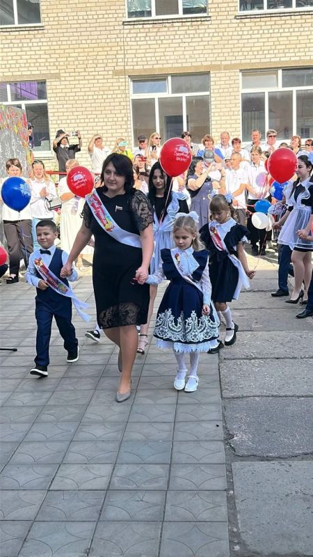 Призвание длиною в жизнь. В каждой профессии есть люди, чей труд становится фундаментом, на котором держится общество Призвание длиною в жизнь. В каждой профессии есть люди, чей труд становится фундаментом, на котором держится общество
