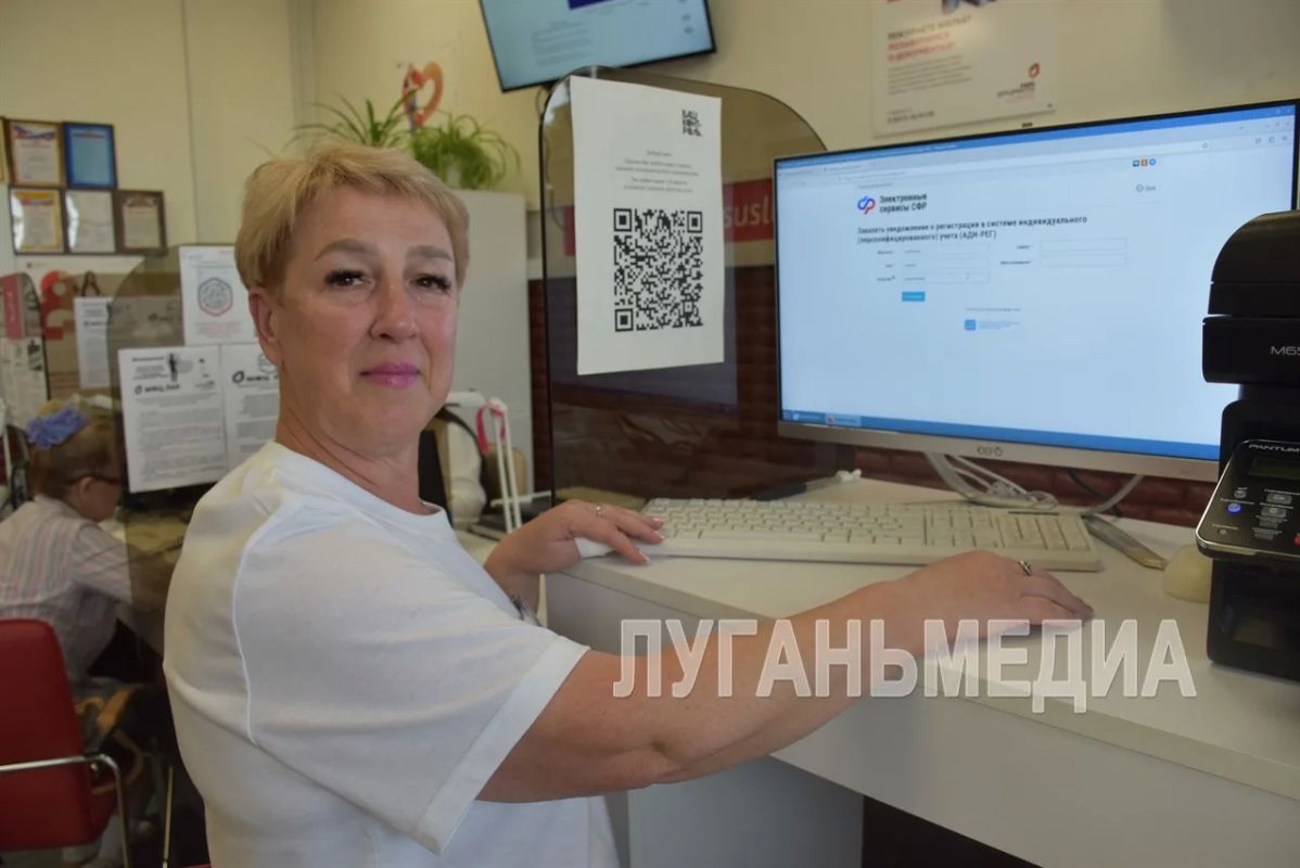 Сотрудников Кировского отделения МФЦ поздравили с профессиональным праздником Сотрудников Кировского отделения МФЦ поздравили с профессиональным праздником