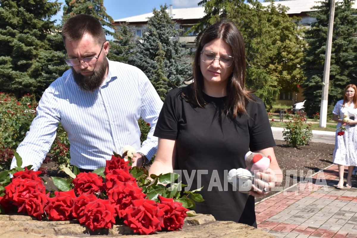 В Первомайске в День памяти детей – жертв войны в Донбассе прошел митинг-реквием В Первомайске в День памяти детей – жертв войны в Донбассе прошел митинг-реквием