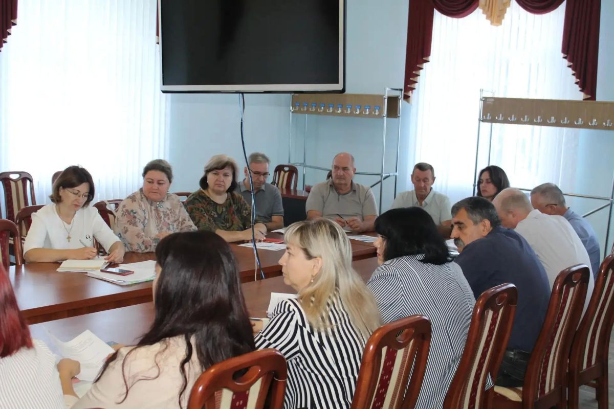 Сегодня провел расширенное аппаратное совещание с участием руководителей силовых структур, коммунальных служб и структурных подразделений Администрации Сегодня провел расширенное аппаратное совещание с участием руководителей силовых структур, коммунальных служб и структурных подразделений Администрации