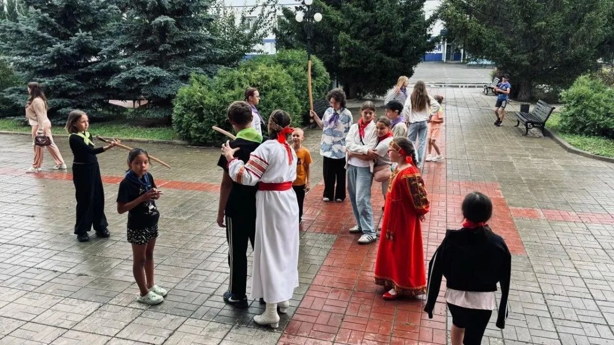 Оренбургские активисты организовали досуг для юных перевальчан