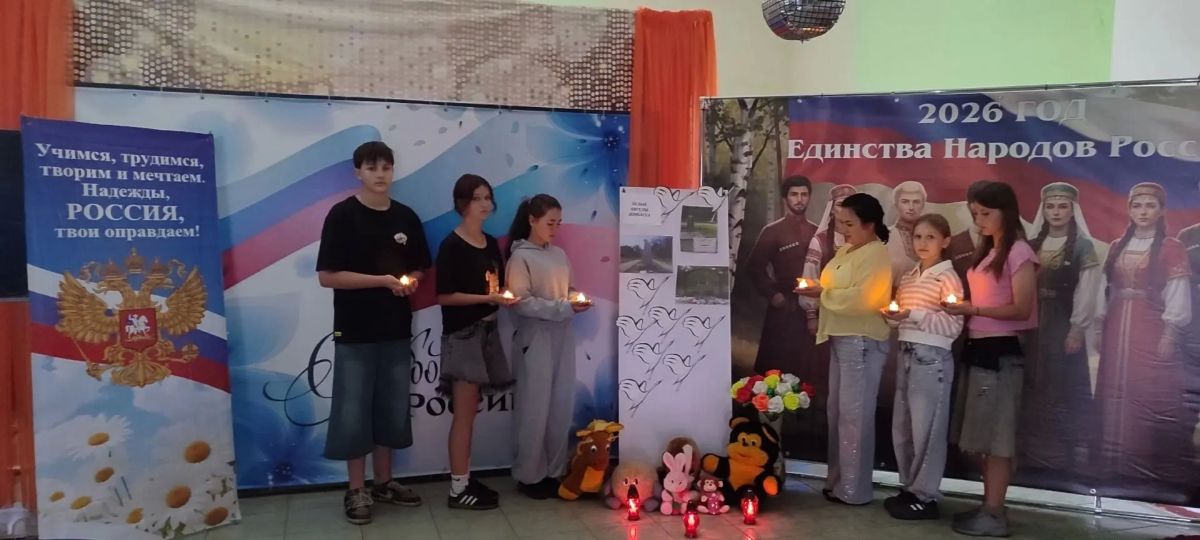 «Белые ангелы Донбасса». В Доме культуры пгт Михайловка состоялся урок мужества «Белые ангелы Донбасса». Мероприятие было приурочено ко Дню памяти детей — жертв войны в Донбассе «Белые ангелы Донбасса». В Доме культуры пгт Михайловка состоялся урок мужества «Белые ангелы Донбасса». Мероприятие было приурочено ко Дню памяти детей — жертв войны в Донбассе